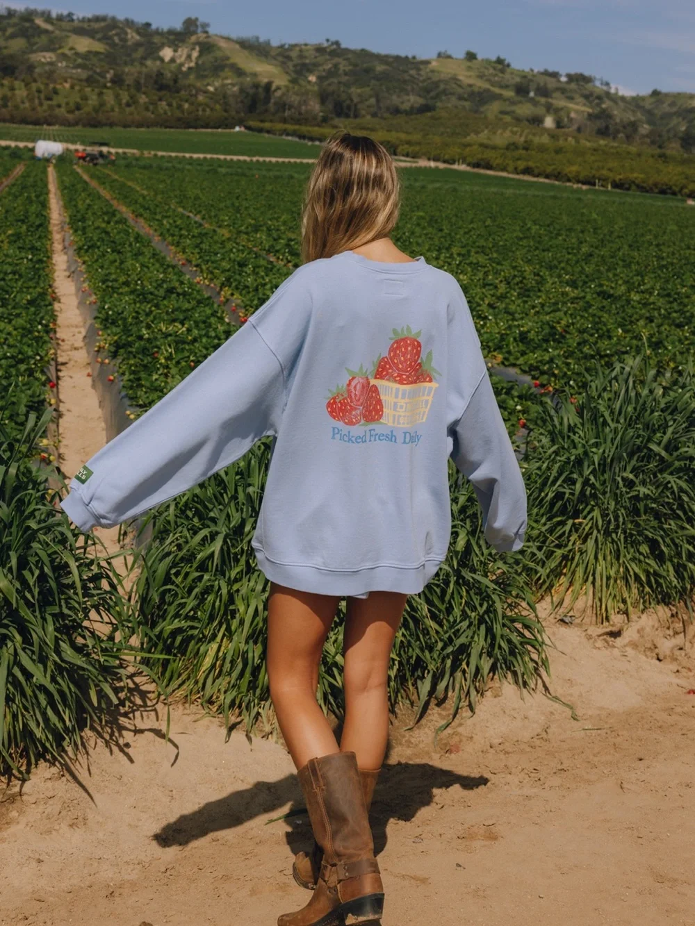 Daily Drills x Driscoll's Oversized Picked Fresh Strawberry Sweatshirt M/L NWT - Picture 2 of 6